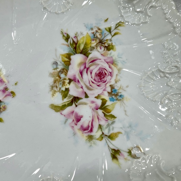 VINTAGE ROSE FLORAL & GOLD CHINA PLATES - SET OF 3 - Picture 15 of 16
